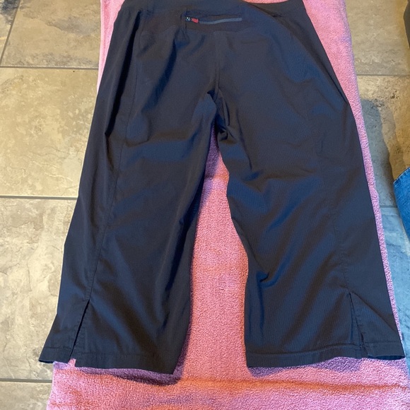 Vintage Lululemon Capris - Dark Grey With Tiny Stripe Size 8 - Picture 8 of 11